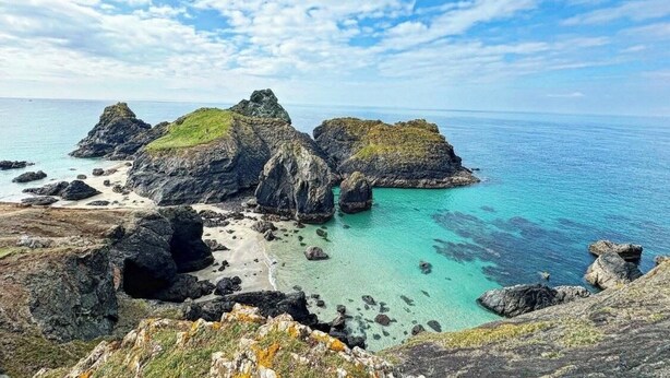 A coastal landscape with rocky formations and clear blue waters. - River View Cottage in the heart of the beautiful Cornish village of Gweek (Gweek)