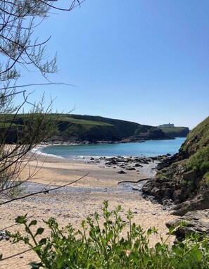 Beach - River View Cottage in the heart of the beautiful Cornish village of Gweek (Gweek)