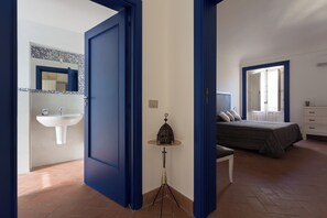 Iron/ironing board, free WiFi, bed sheets - Casa Salomone 2 by Ortigia Apartments (Syracuse)