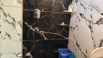 Classic Room | Bathroom