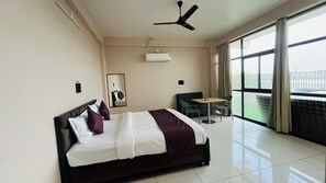 Chambre luxueuse | Bureau, accès au Wi-Fi (inclus)