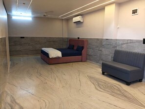 Family Room | Interior - Hotel Aero View (Dabok)