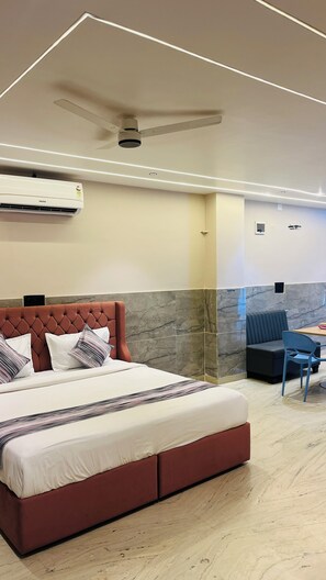 Chambre familiale | Bureau, accès au Wi-Fi (inclus)
