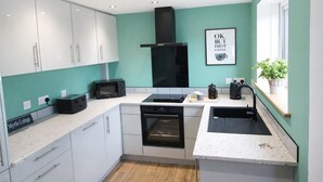 Fridge, microwave, oven, dishwasher - Sleeps 2 in a quiet village location with hot tub and garden (Cotehill)