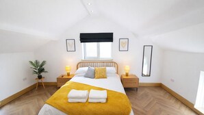 1 bedroom, iron/ironing board, free WiFi, bed sheets - Sleeps 2 in a quiet village location with hot tub and garden (Cotehill)