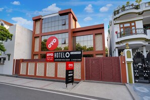 House | Exterior - Deluxe Dream Stay Hotel (Lucknow)