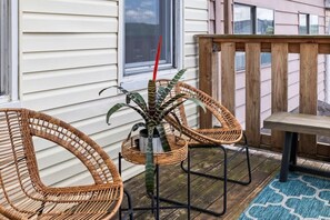 Terrace/patio - Hot Tub | King Bed | Free Parking |  Pac-Man (Pittsburgh)