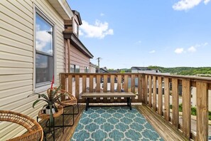 Property grounds - Hot Tub | King Bed | Free Parking |  Pac-Man (Pittsburgh)