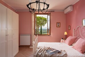 Room - Tuscan Villa with Private Pool Near Florence (Toscana)