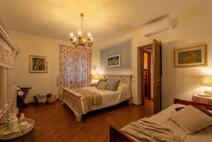 Room - Vrbo Property (Toscana)