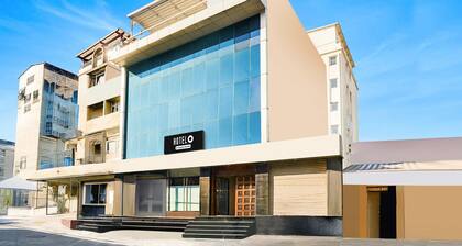 Deluxe Dhamu Hotel