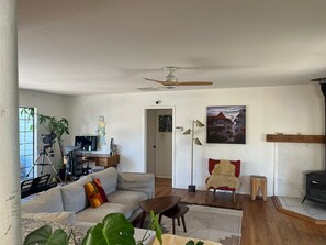 Living area - 2-bedroom house in Santa Cruz near the beach (Santa Cruz)