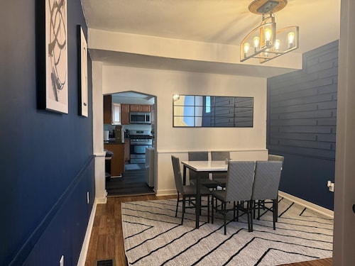 Cozy Centralized 3bd 2bath House w/ Free Parking