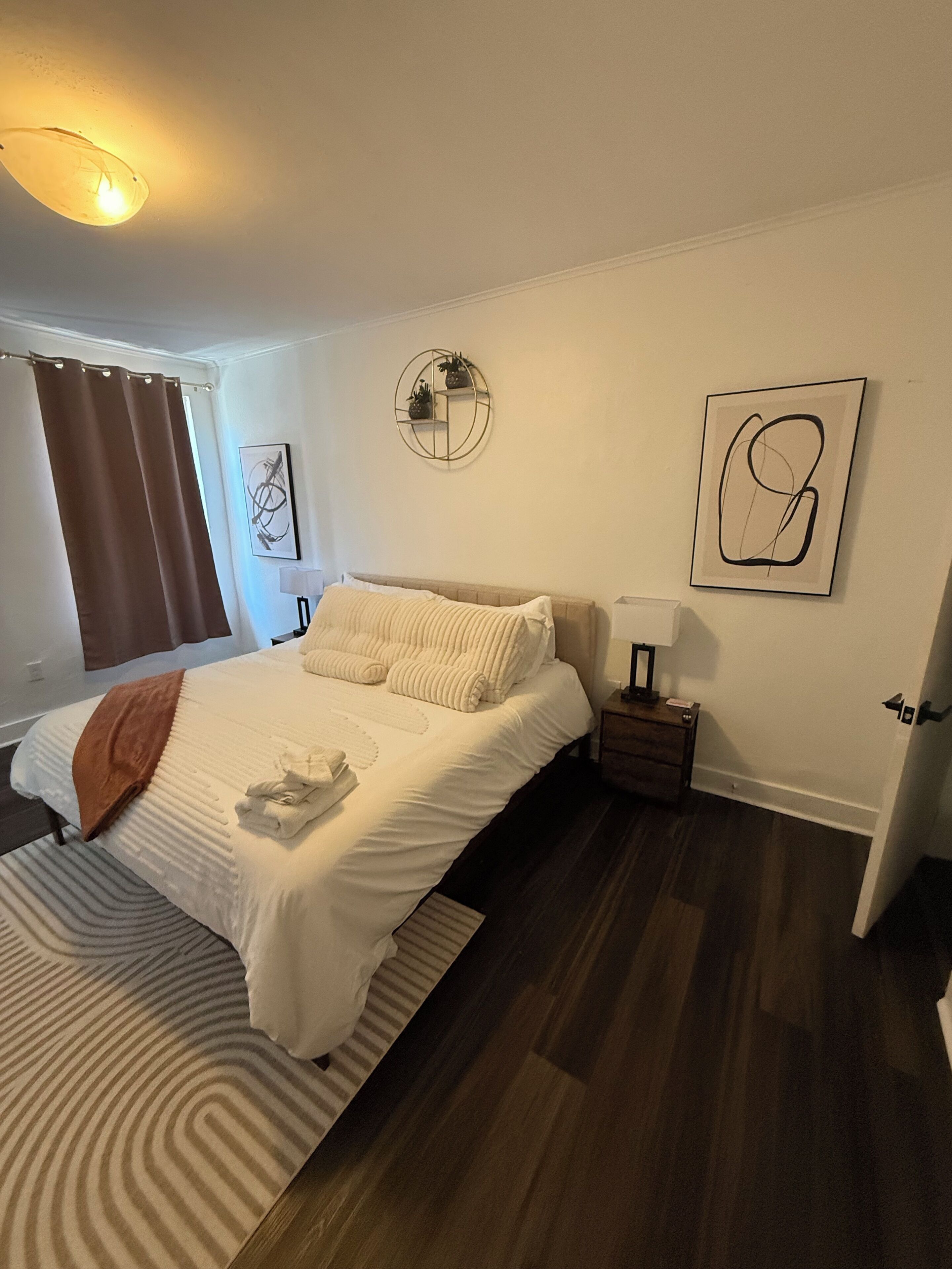 3 bedrooms, desk, iron/ironing board, free WiFi
