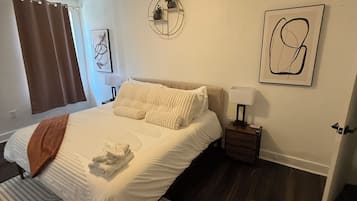3 bedrooms, desk, iron/ironing board, free WiFi