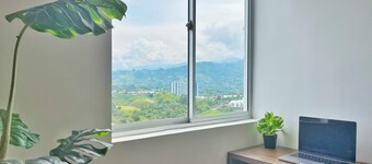 Penthouse w/ Amazing Views | 3Br/2b | 600Mbps