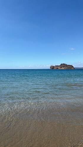 Cozy 2-bedroom house in perfect Puerto Soley with AC 10 mins to beaches