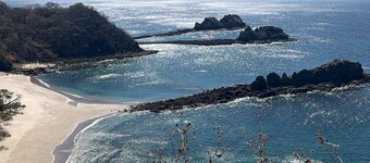 Cozy 2-bedroom house in perfect Puerto Soley with AC 10 mins to beaches