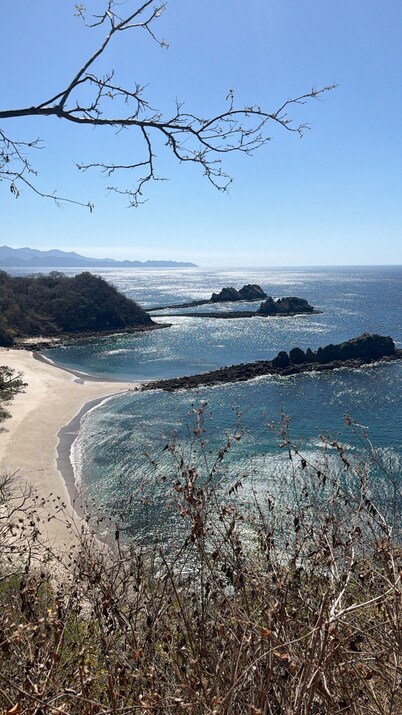 Cozy 2-bedroom house in perfect Puerto Soley with AC 10 mins to beaches