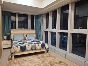 Family Condo, 3 Bedrooms, Non Smoking, City View - Spacious Living at Uptown Parksuites (Taguig)