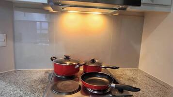 Familienapartment, 3 Schlafzimmer, Nichtraucher, Stadtblick | Eigene Küche