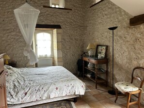 Room - Vrbo Property (Celles)