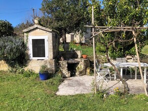 Outdoor dining - Vrbo Property (Celles)