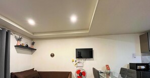 Living area - Spacious Studio condo in beautiful Baguio perfect for relaxing (Baguio)