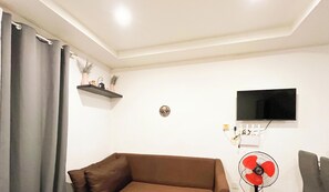 Living area - Spacious Studio condo in beautiful Baguio perfect for relaxing (Baguio)