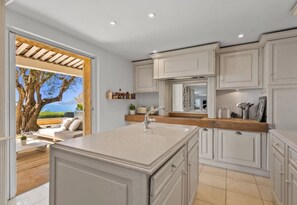 Interior - Mediterranean villa Croix des Gardes Cannes (Cannes)