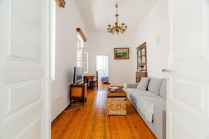 Living area - Cosy Rooms in a Traditional House in the 'Marble Village' on the Island of Naxos (Naxos)