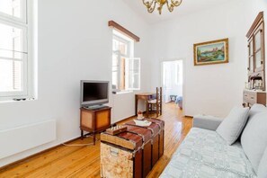 Living area - Cosy Rooms in a Traditional House in the 'Marble Village' on the Island of Naxos (Naxos)