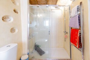 Shower, hair dryer, towels, soap - Cosy Rooms in a Traditional House in the 'Marble Village' on the Island of Naxos (Naxos)