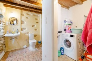 Shower, hair dryer, towels, soap - Cosy Rooms in a Traditional House in the 'Marble Village' on the Island of Naxos (Naxos)