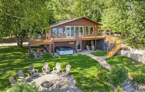 Dream Island Cabin — Whitefish Chain Lakefront, Hot Tub, 4BR, Sleeps 10