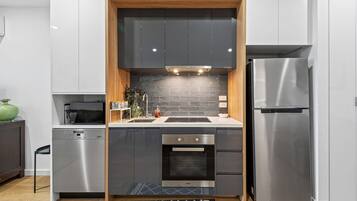 Apartment | Private kitchen | Cookware/dishes/utensils