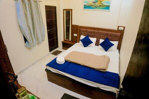 Superior Double Room | Desk, laptop workspace, free WiFi - Shiv Darshan P Guest House (Varanasi)