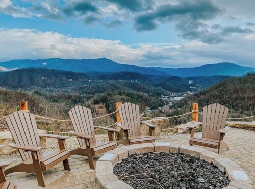 1 bedroom suite at Westgate Resort and Waterpark.  2 Miles from Gatlinburg