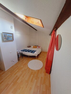 2 bedrooms, iron/ironing board - Apartment in Port Leucate for 4 people at the foot of the port and close to the beaches (Leucate)