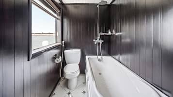 Junior Suite, Balcony, Sea View | Bathroom