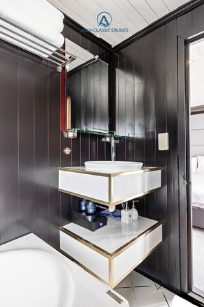 Junior-Suite, Balkon, Meerblick | Badezimmer