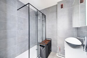 Bathroom - The artist (Paris)