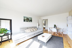 Living area - The artist (Paris)