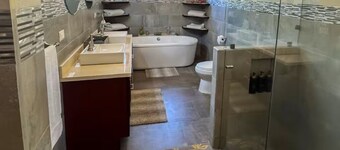Pool • Concierge • Golf Course • Close to SJO