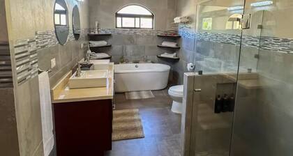 Pool • Concierge • Golf Course • Close to SJO