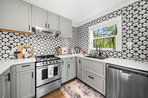 Microwave, oven, stovetop, dishwasher - Cedar Bayou Hideaway with Hot Tub near Lake, Trails, & Casino! Sleeps 4. (Gordonville)