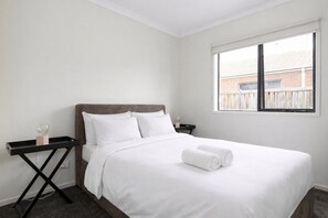 Apartment | 4 bedrooms, bed sheets - Comfort and Space in Lara's Family Friendly Home (Geelong)