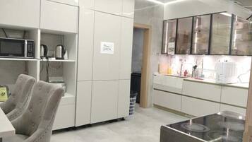 Standaard kamer, uitzicht op de stad | Privékeuken