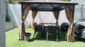 Chambre Standard, vue ville | Restauration extérieure