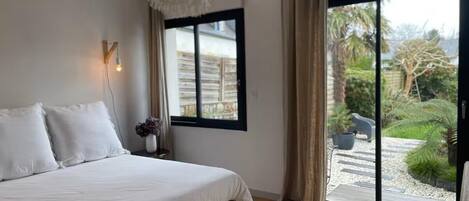 3 bedrooms, desk, iron/ironing board, free WiFi